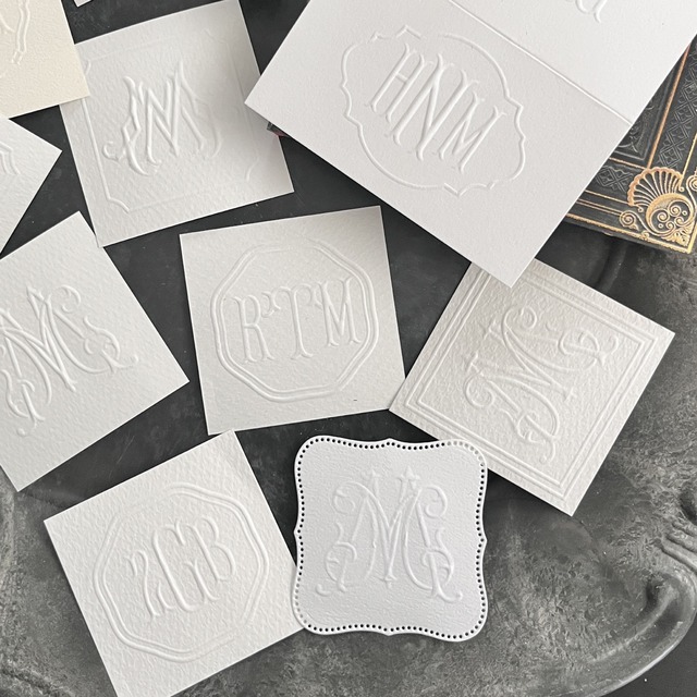 エンボステンプレート（なぞるだけで文字が浮き上がる新ツール）