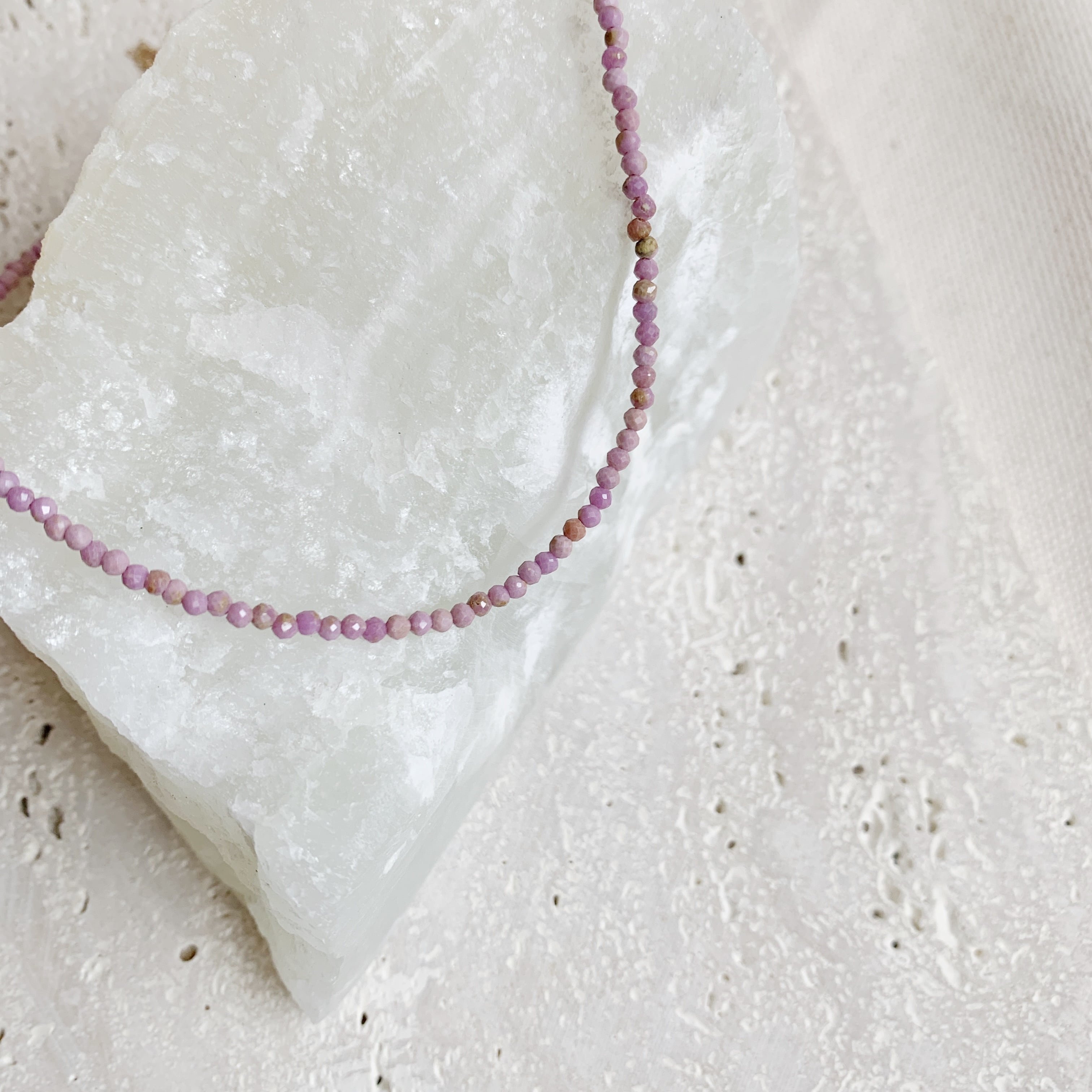 ・tiny gemstone necklace・