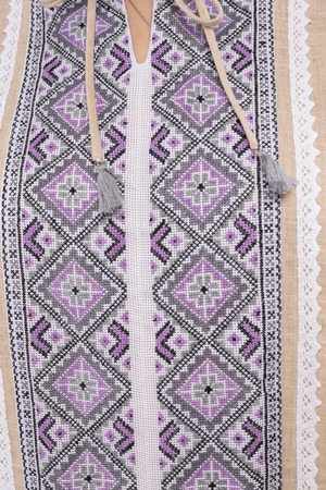 ウクライナ刺繍ヴィシヴァンカ　バルーン袖　手刺繍　麻　レディース・フリーサイズ