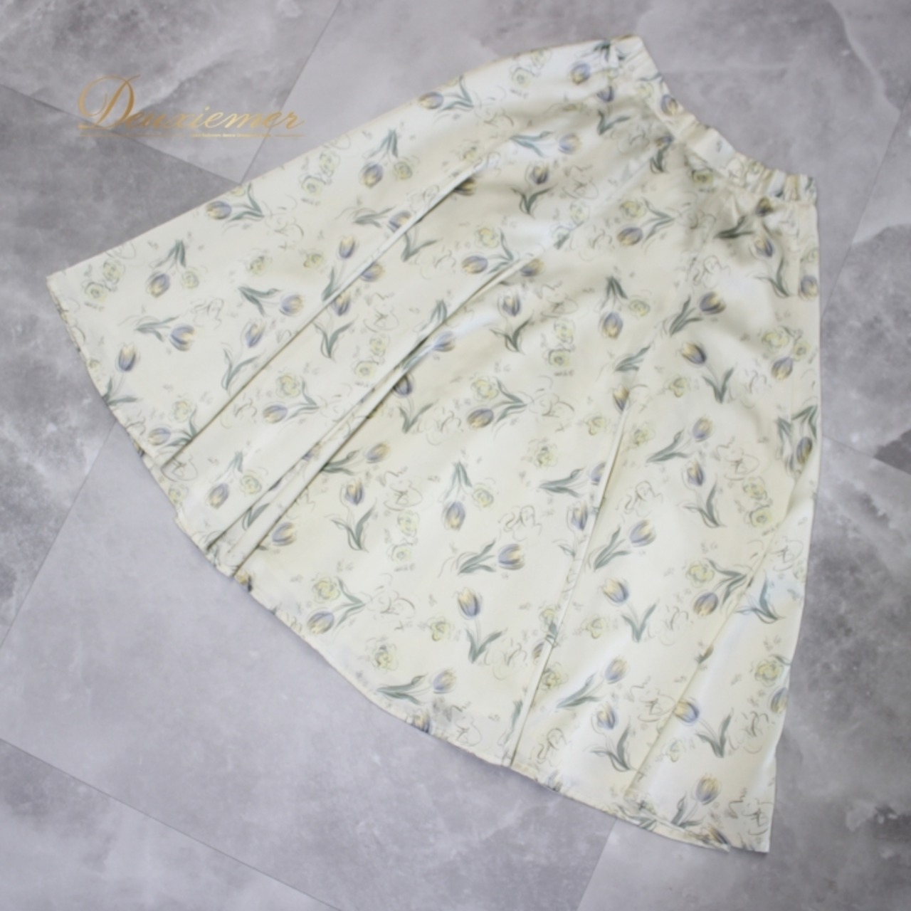 社交ダンス 衣装 スタンダード スカート レッスウェア 練習着 ROYAL DANCE by Chacott ロイヤルダンス チャコット イエロー系 ホワイト系 フラワー柄 おしゃれ 上品 光沢感 ストレッチ素材 柔らかい 体型カバー タイトフィット ブライズメイド 結婚式 お揃い ダンスパフォーマンス レッスン用 かわいい レディース