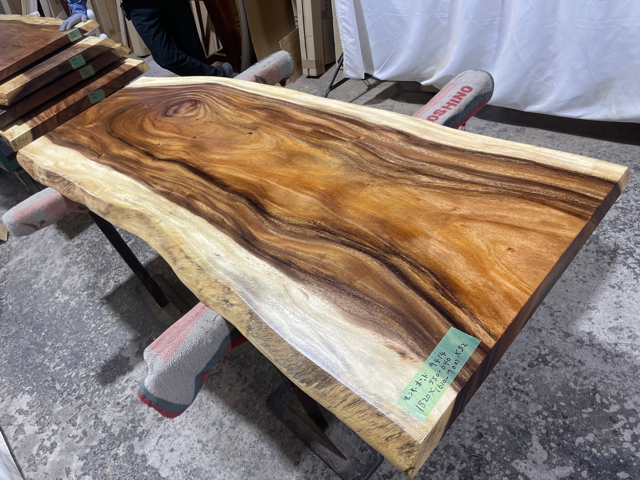 モンキーポッド9414 一枚板無垢 乾燥材 1820x550-640x52mm カウンター センターテーブル ダイニングテーブル