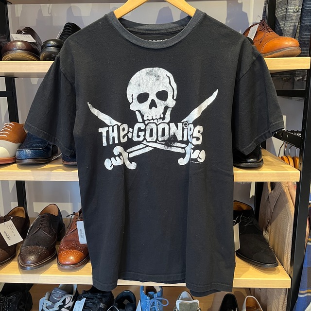 WARNER BROS "THE GOONIES" SKULL LOGO T-SHIRT BLACK M