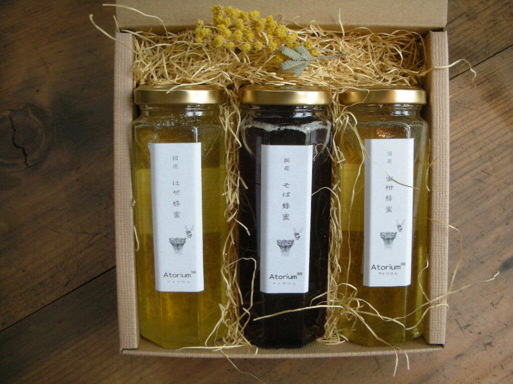国産蜂蜜贅沢3本セット(一本180g入)贈ります~ 冬のギフト・手 国産蜂蜜贅沢3本セット(一本180g入)贈ります~ 冬のギフト・手