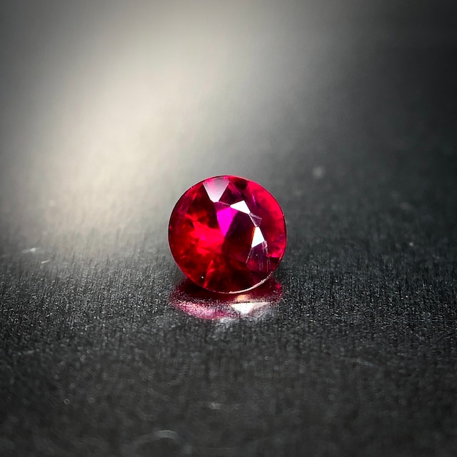 深い”真紅”の輝き 0.09ct 天然 ルビー