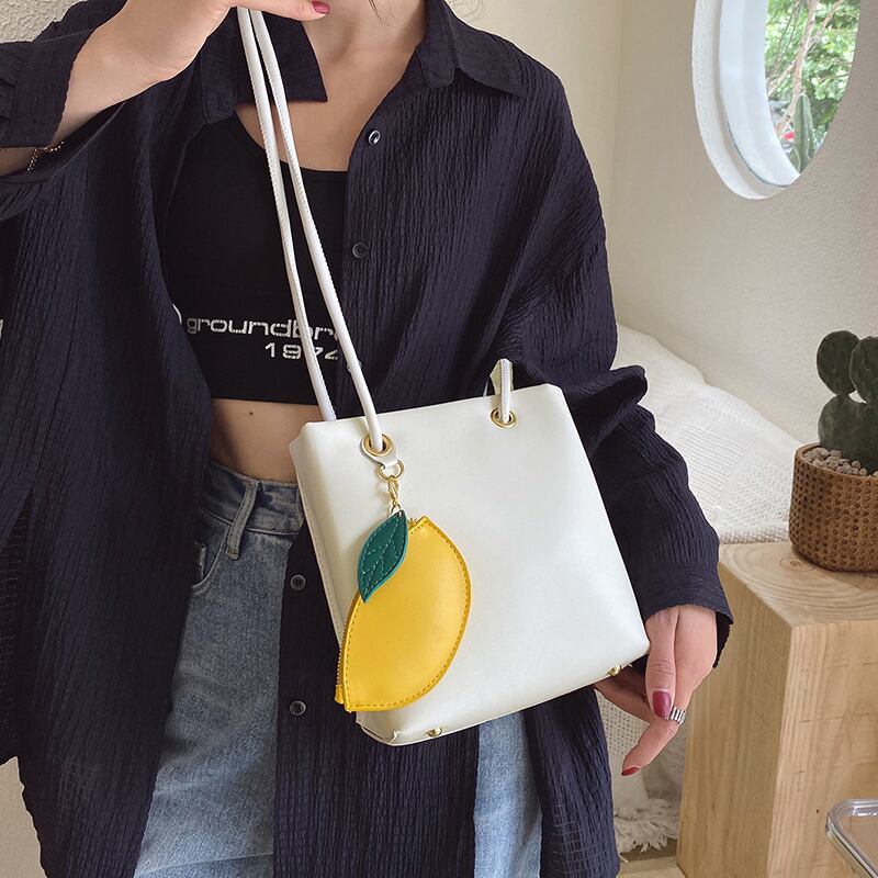 オールマッチスモールバッグ女性バッグ2020夏の新しい波シンプルなファッションスタイリッシュなショルダーメッセンジャーバッグネット赤いバケットバッグ Tiancai_Wing_Bag2402650