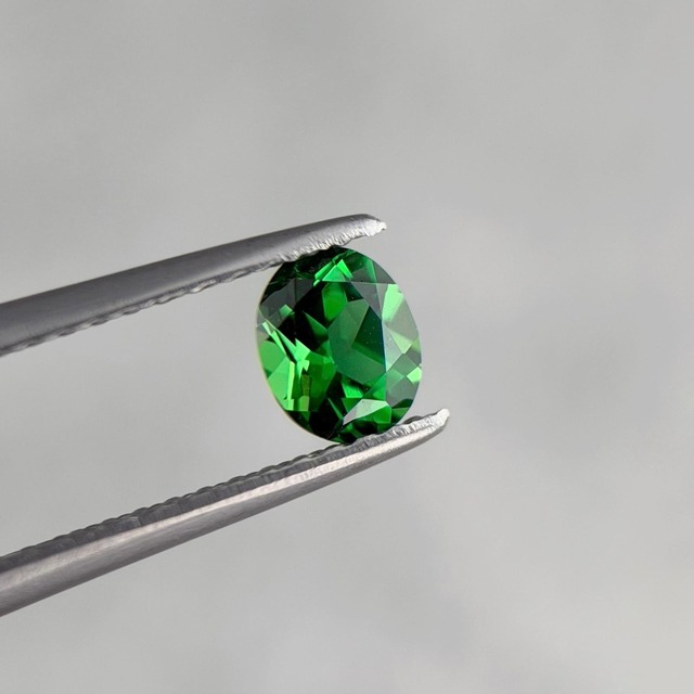 クロムトルマリン 5.1x4.1mm, 0.38ct, タンザニア産