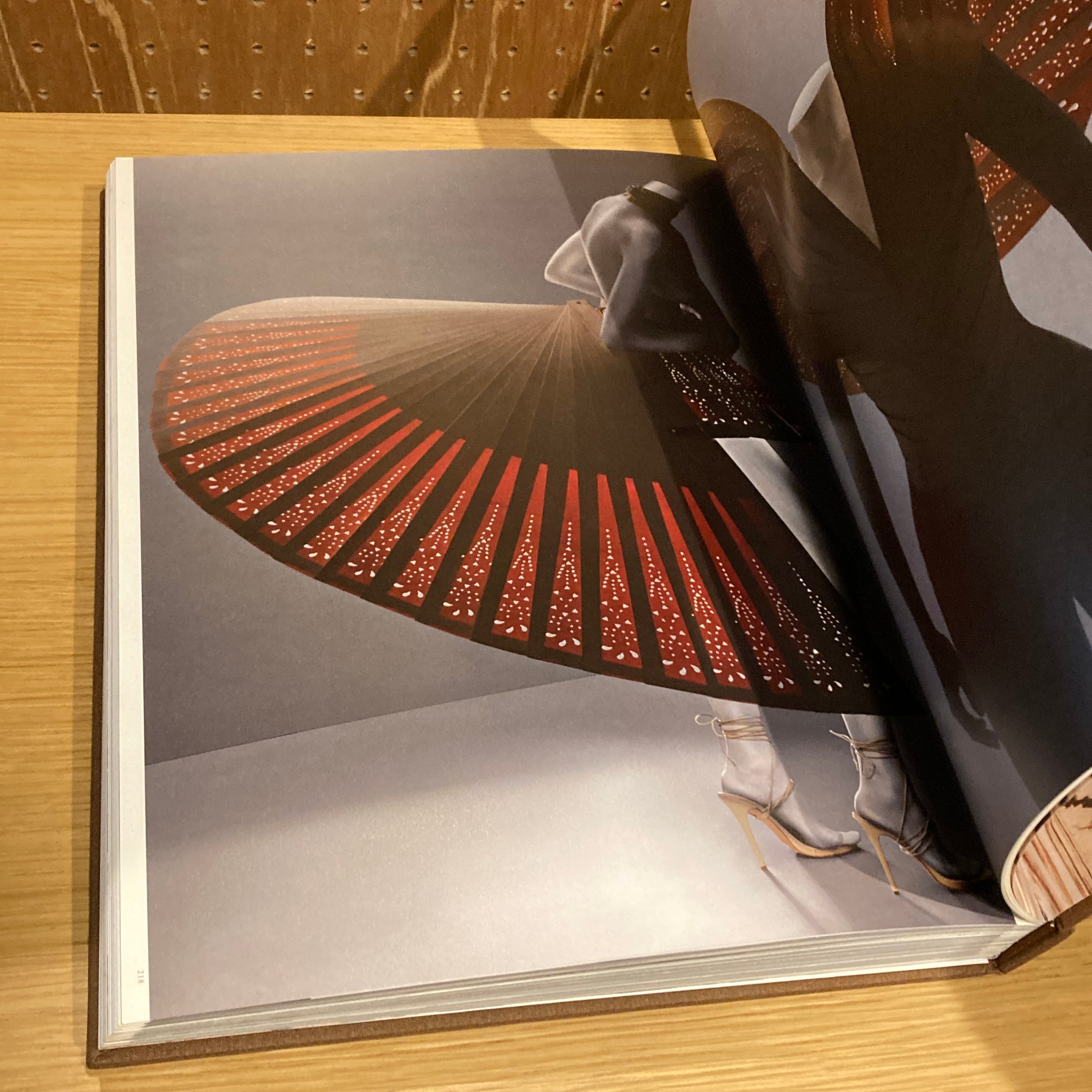 Alexander Mcqueen: Savage Beauty / Andrew Bolton | 百年