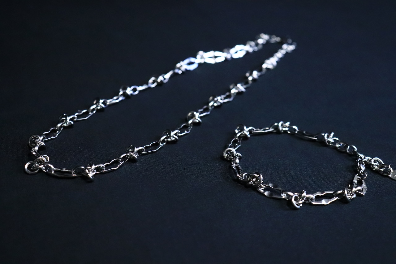 Struct Tie Chain Necklace