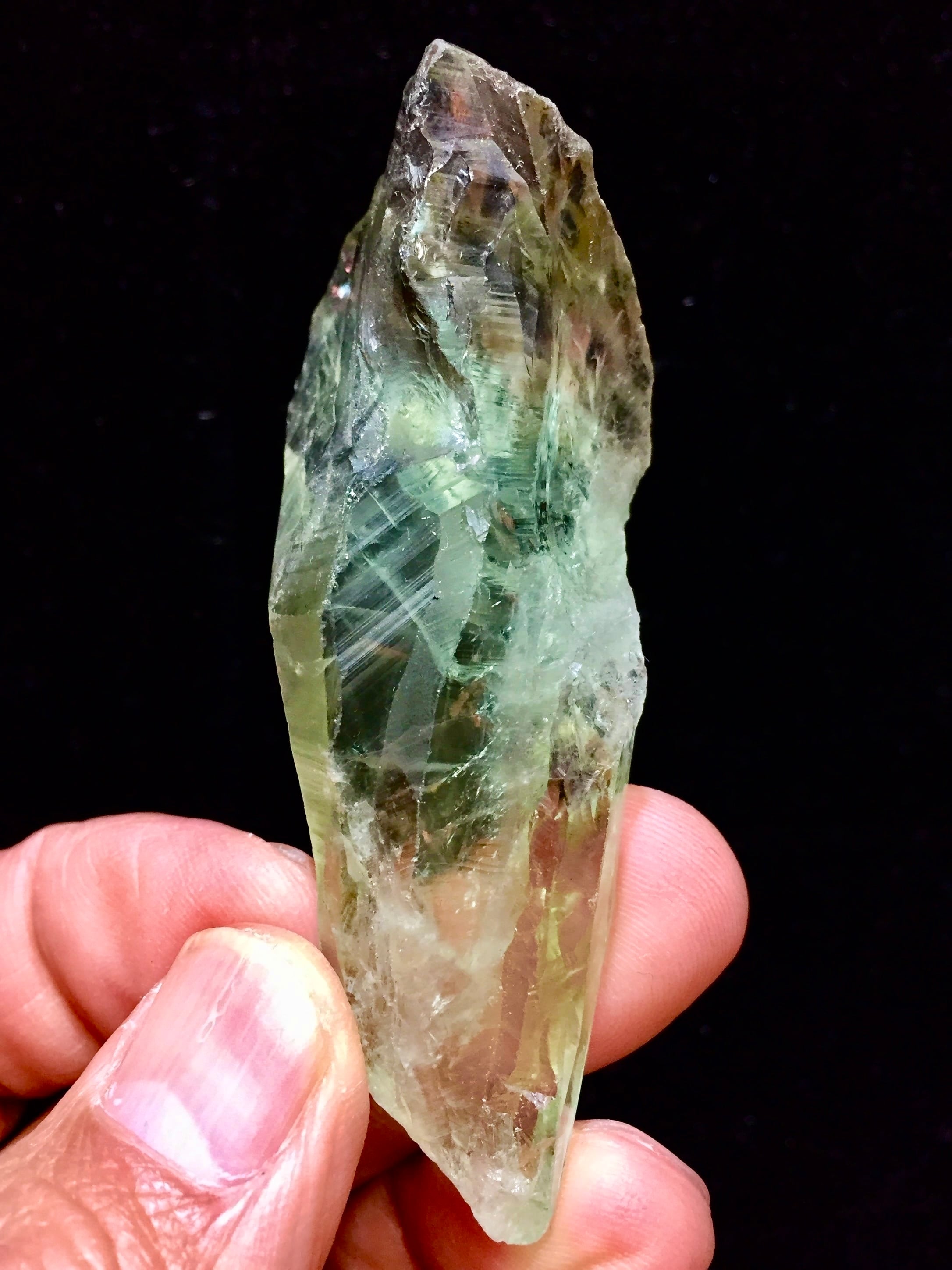 2) グリーン・アメジスト「プラシオライト」原石