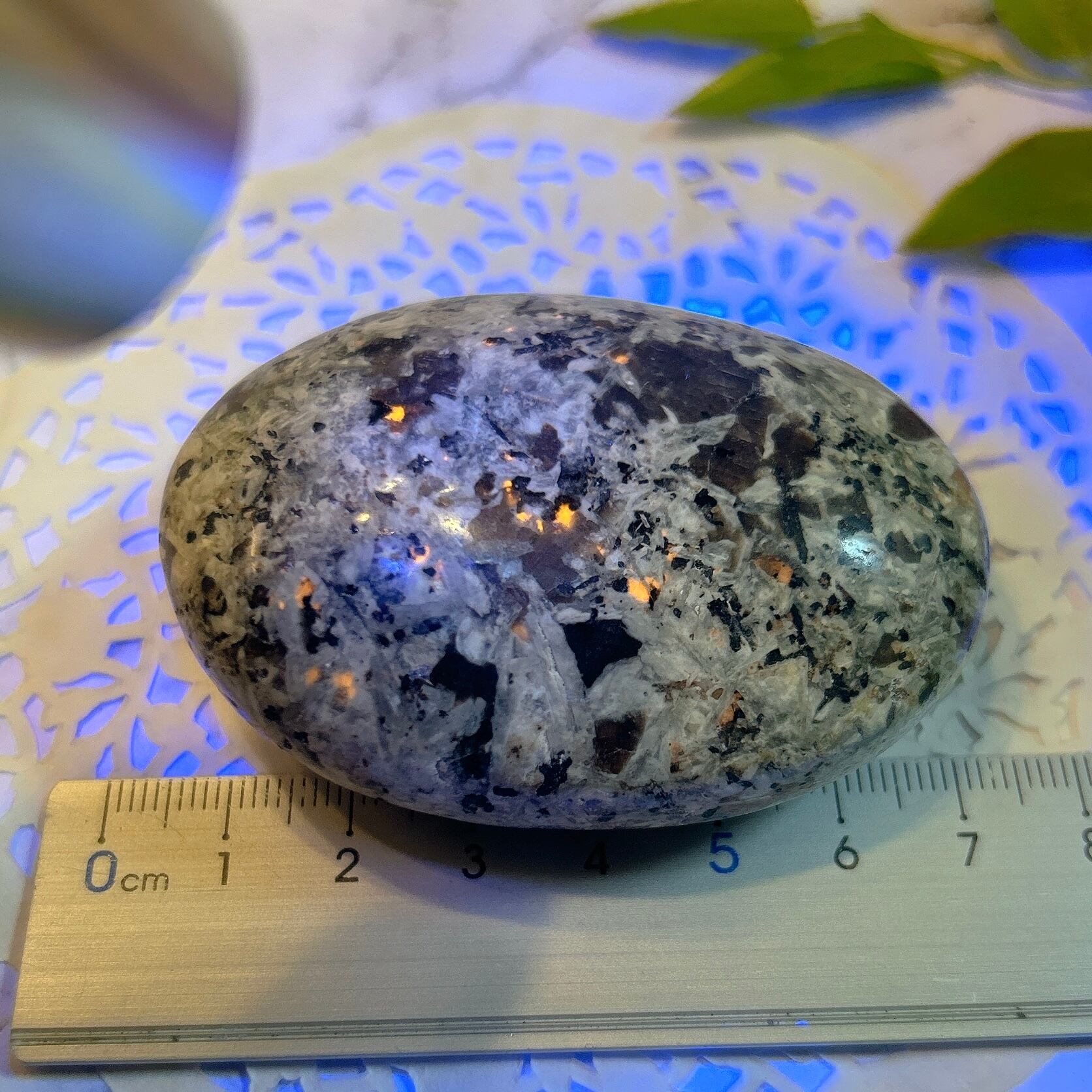 ⭐ユーパーライト（蛍光性方ソーダ石含有閃長岩） | クリスタル