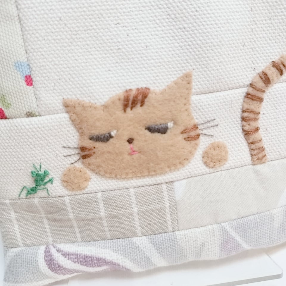 送料無料】【寄付】ぺったんこポーチ 帆布パッチワーク 白 茶トラ猫