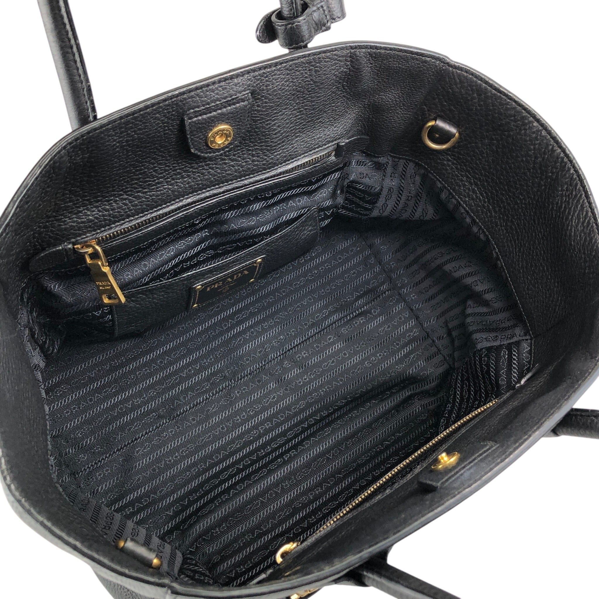 PRADA プラダ ショルダーバッグ ブラック トライアングルロゴ レザー