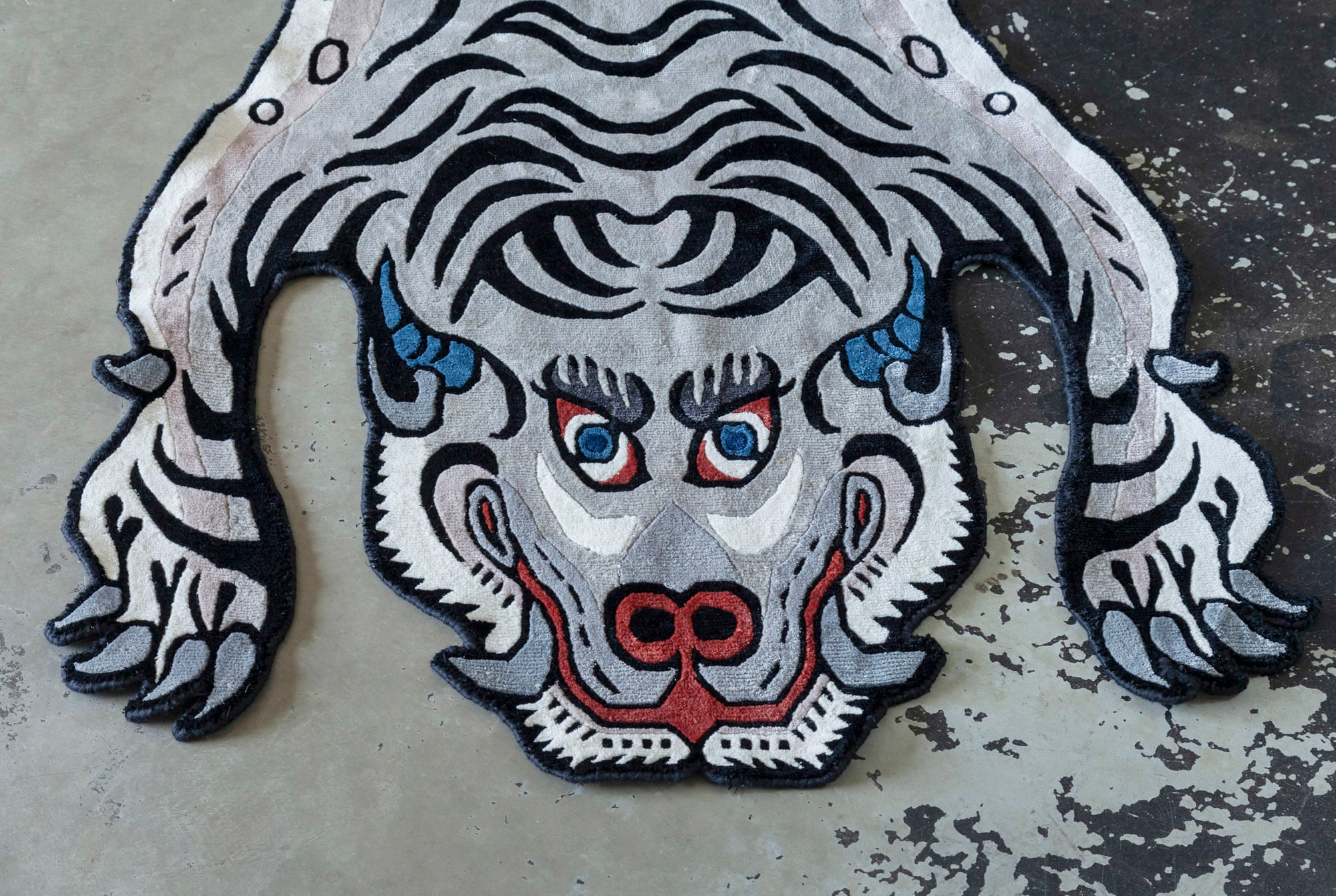 チベタンタイガーラグ シルク グレー SAPEur TIBETAN TIGER RUG