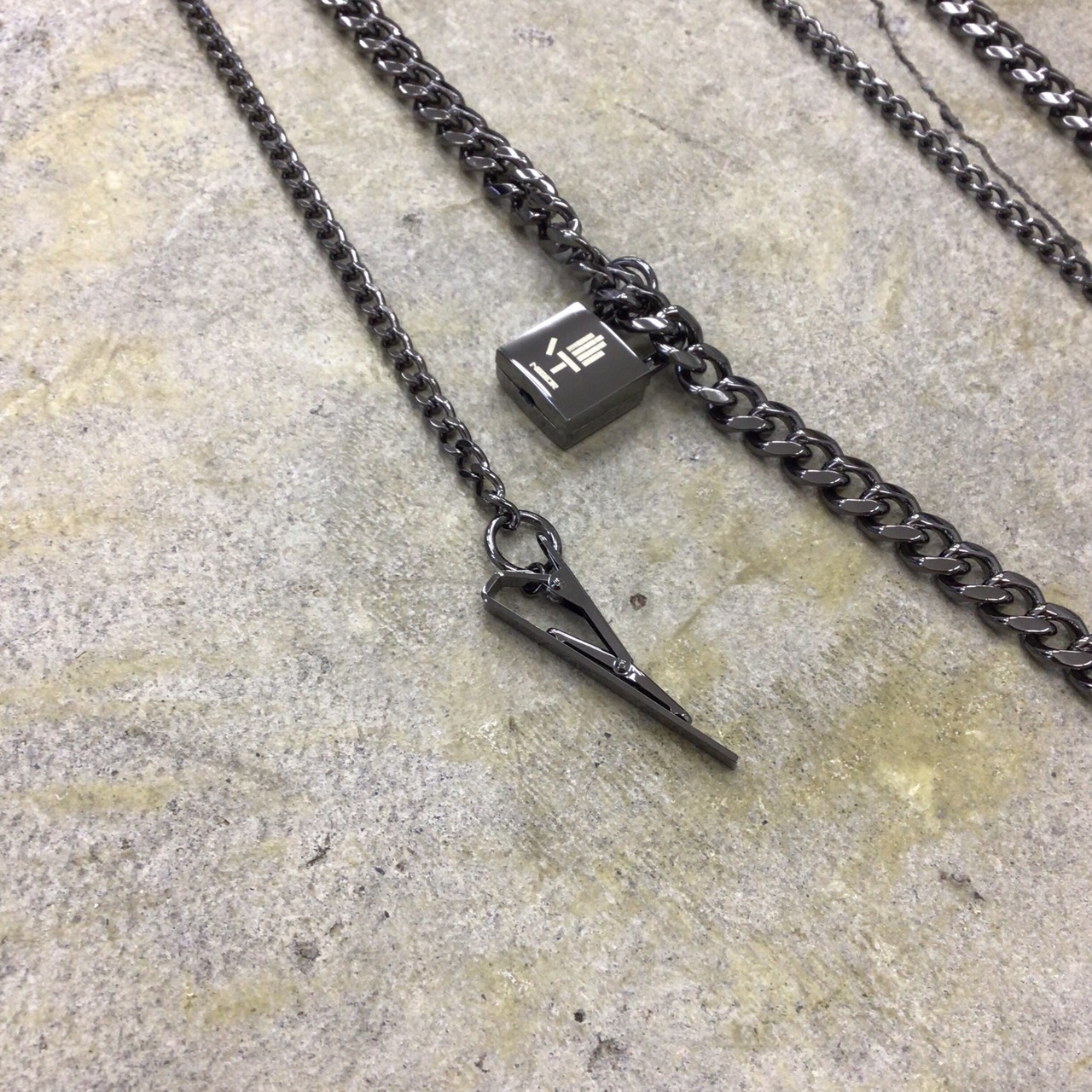 YUKI HASHIMOTO |CONSTRUCTION PARTS NECKLACE | BLACK | HOWDAY