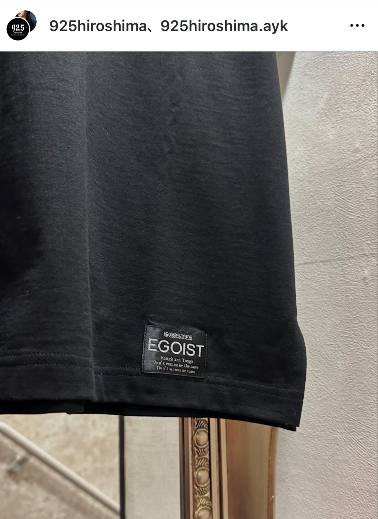 GODSIZE 2025 V NECK TEE [BLACK WINGS]
