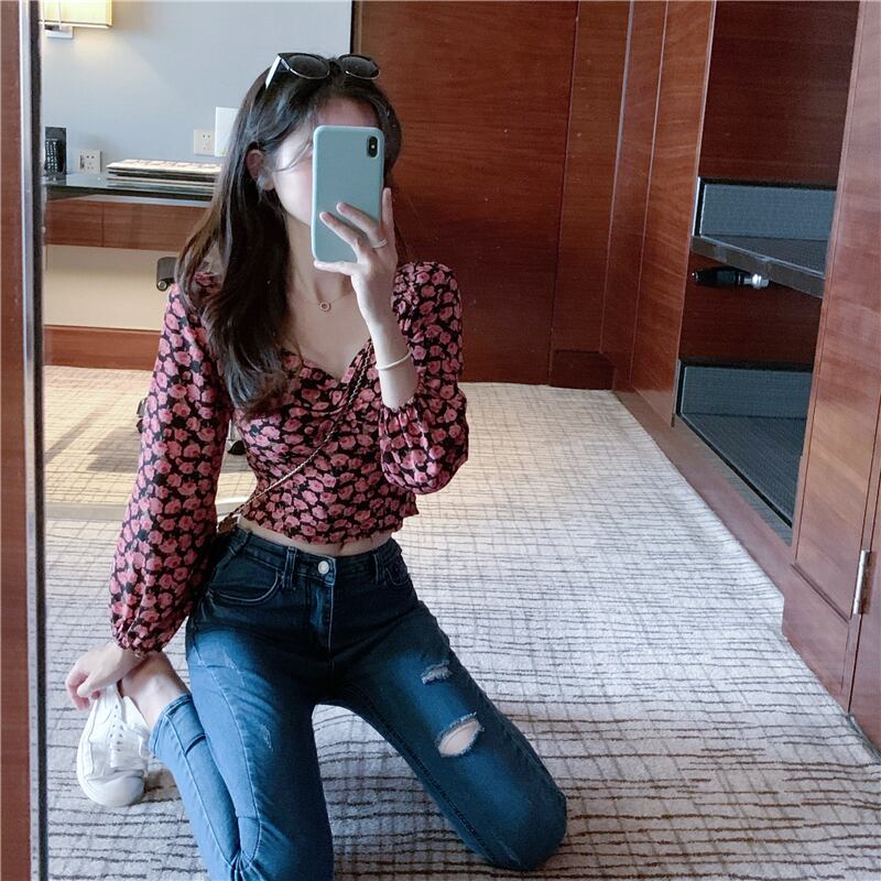 ローズフローラルデザインセンス長袖シャツトップレディース2020秋新ニッチスリムショートVネックシャツ ブラックストロベリース83120706822