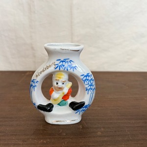 不思議な形のギターおじさんの器