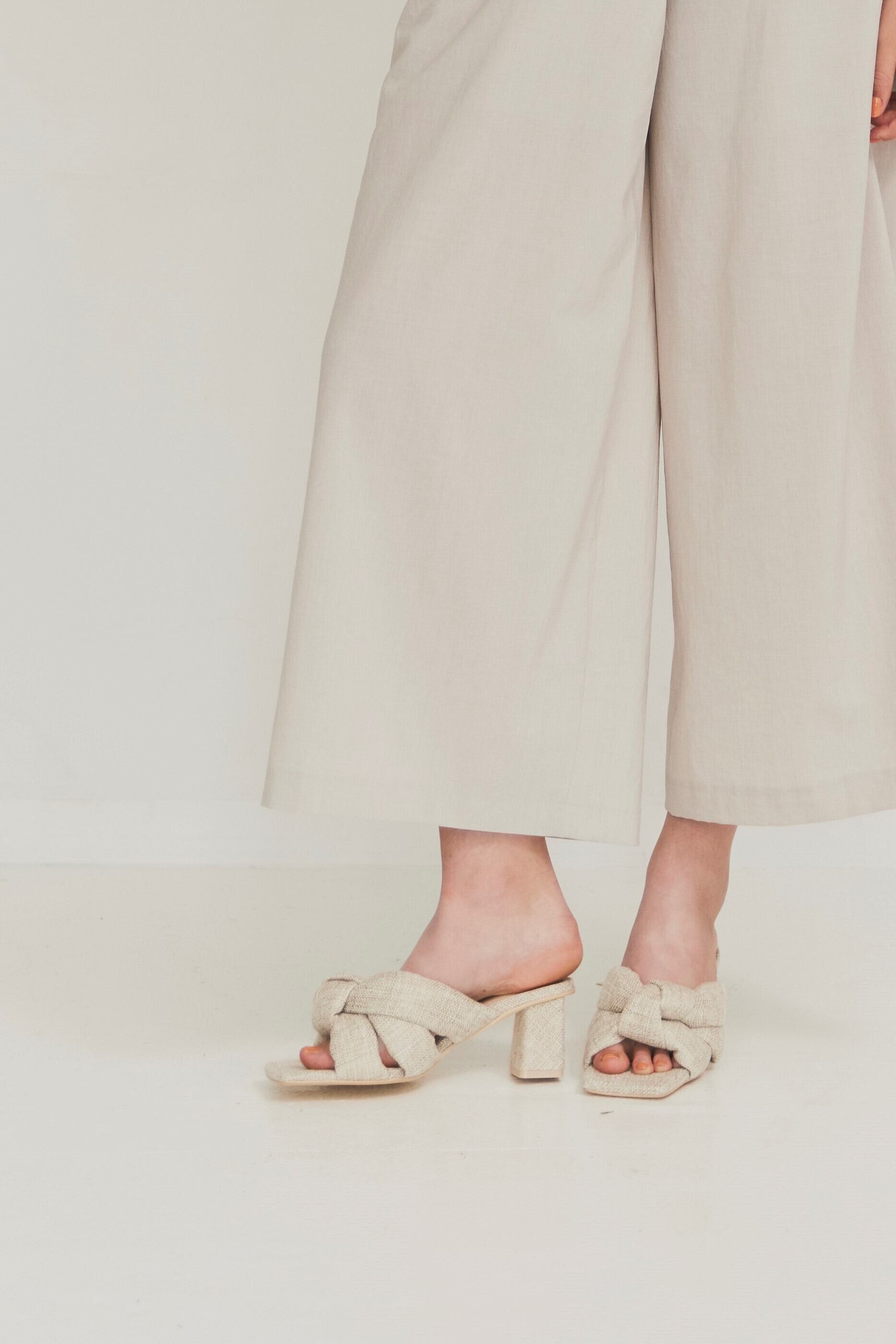 Fluffy knot heel sandals NATURAL