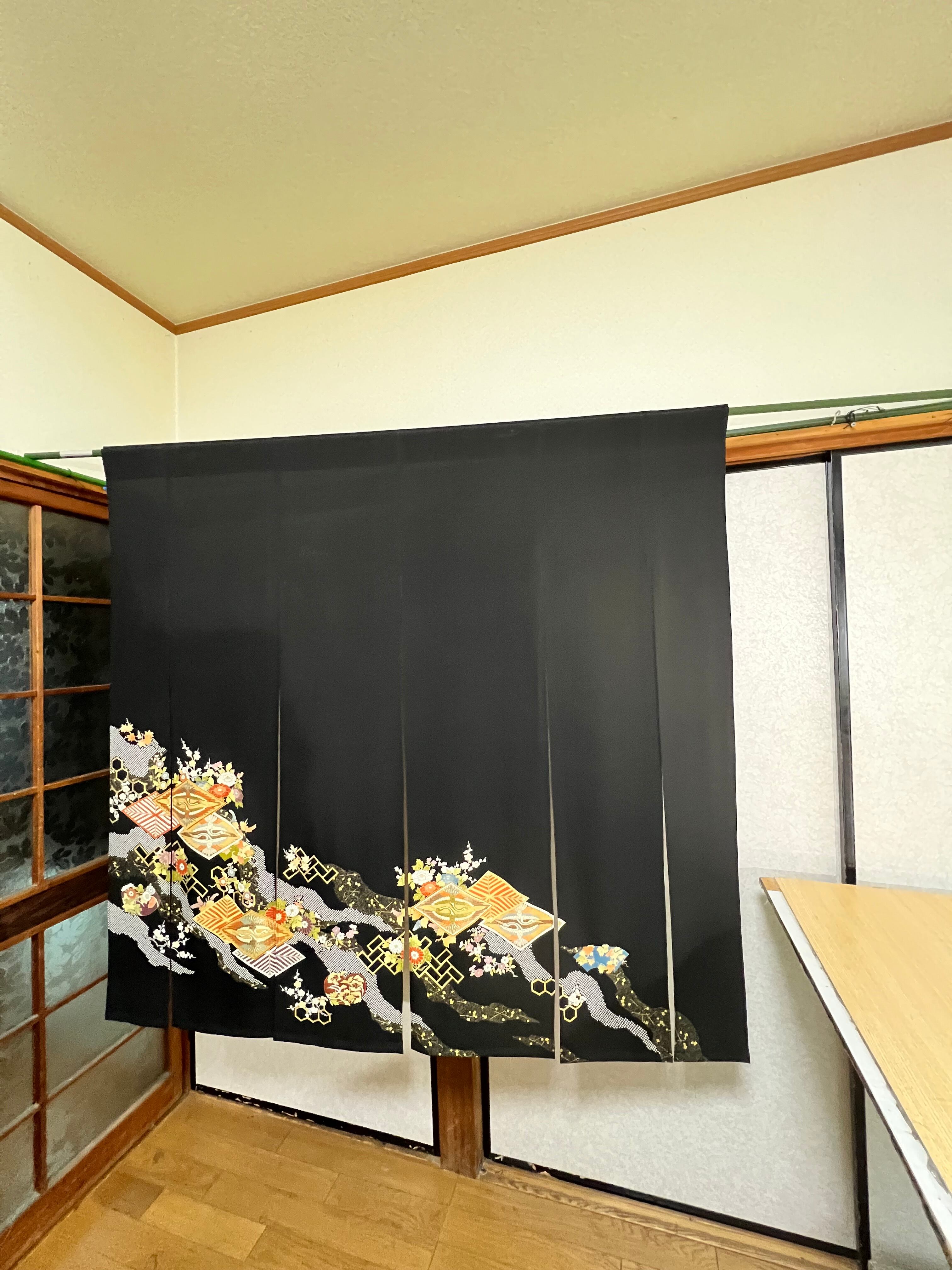 黒留袖着物リメイク暖簾ーのれん鳳凰横〜132–丈〜127! | 俺の宝物