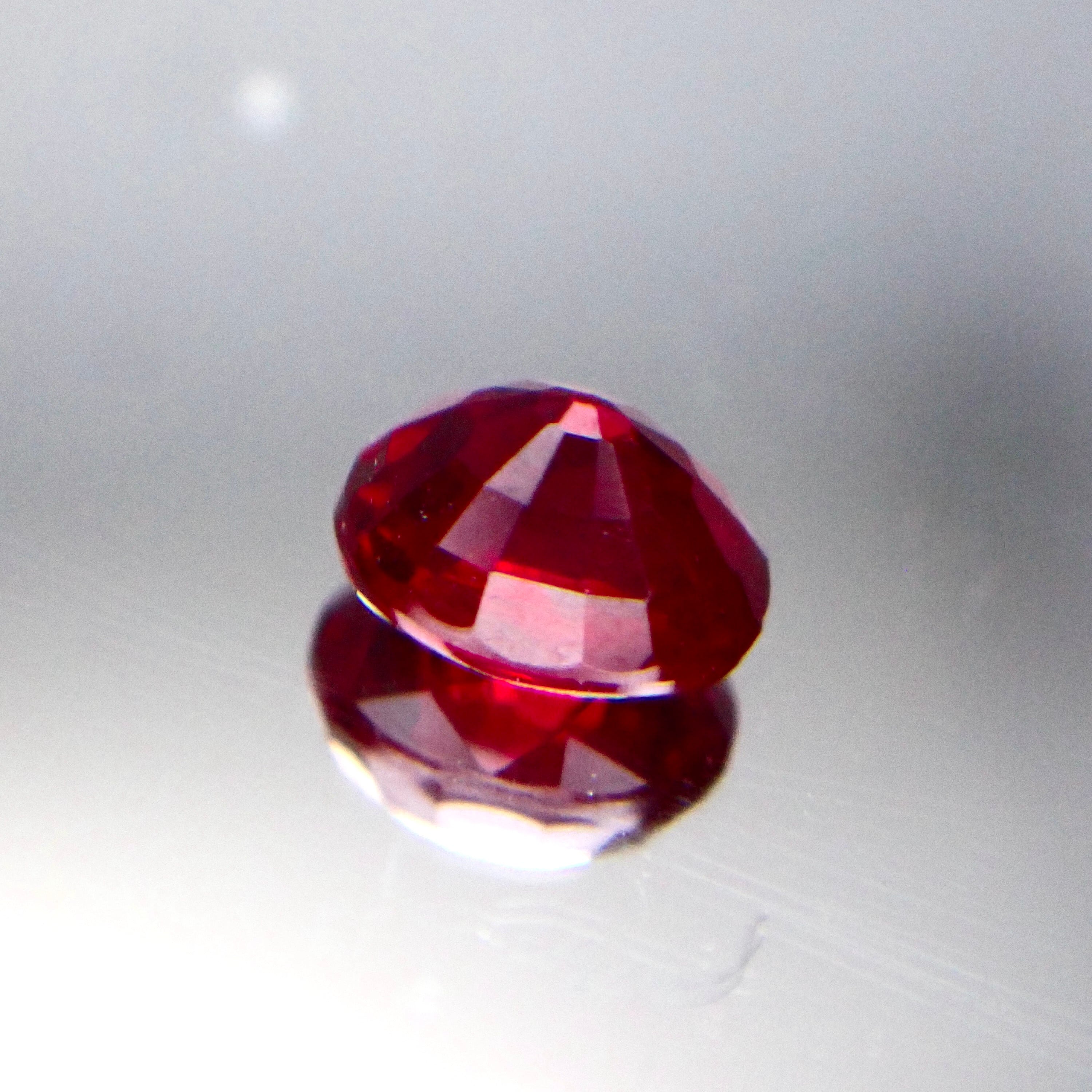 情熱の深紅、奇跡の一石 0.46ct 天然ピジョンブラッドルビー