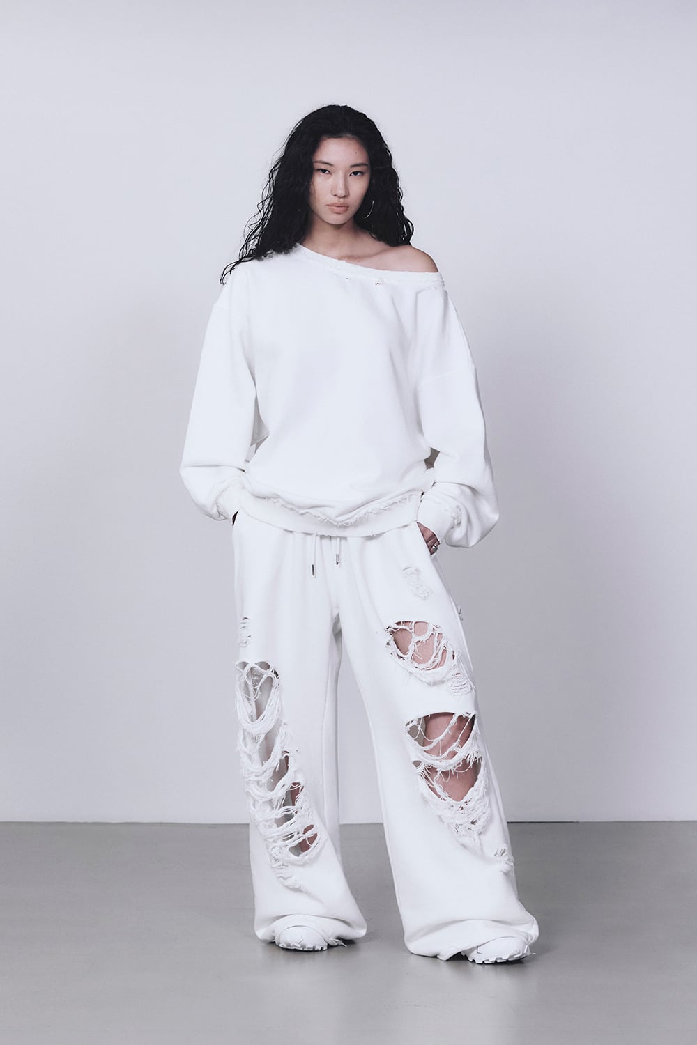 TREEMINGBIRD] Scratch Damage Boat Neck Sweat Shirt [ White ] 正規