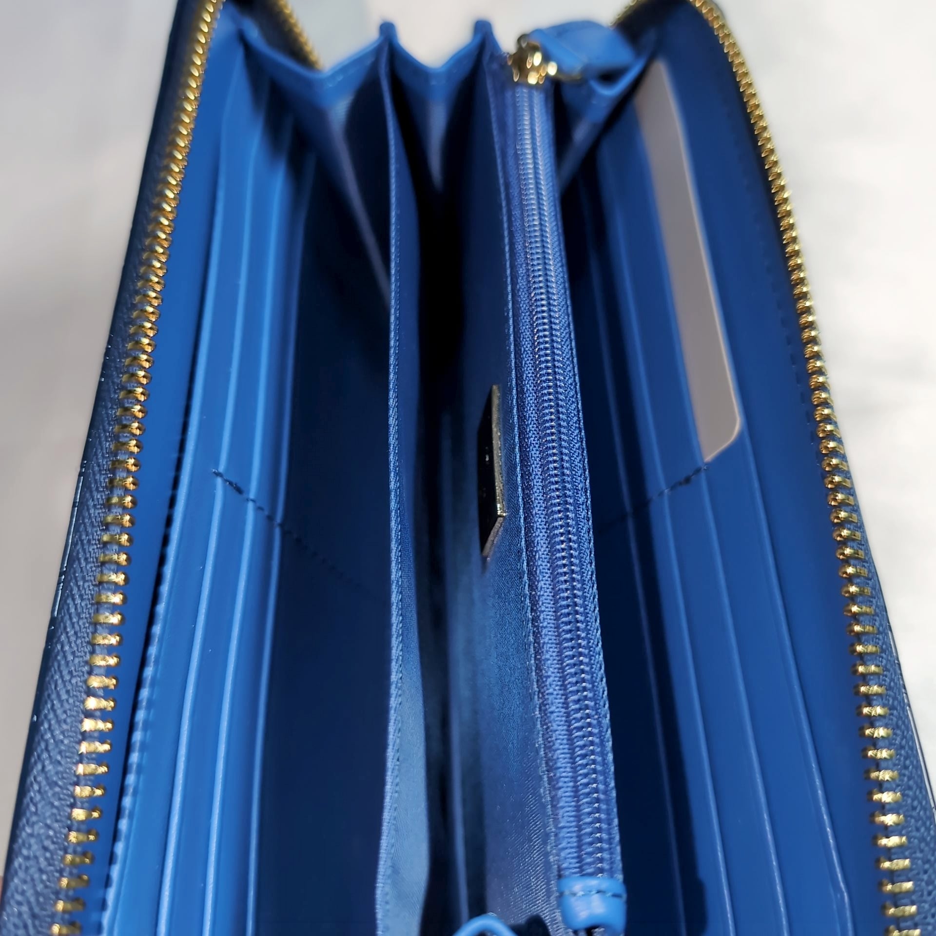 ヴィヴィアンウエストウッド ラウンドファスナーエナメル長財布 ブルー