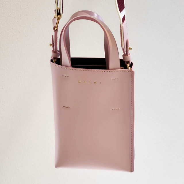 MARNI ピンクレザーmuses ナノバッグ