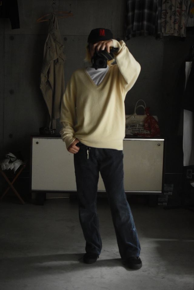 OK/70-80's "Pringle of Scotland" v-neck cashmere sweater