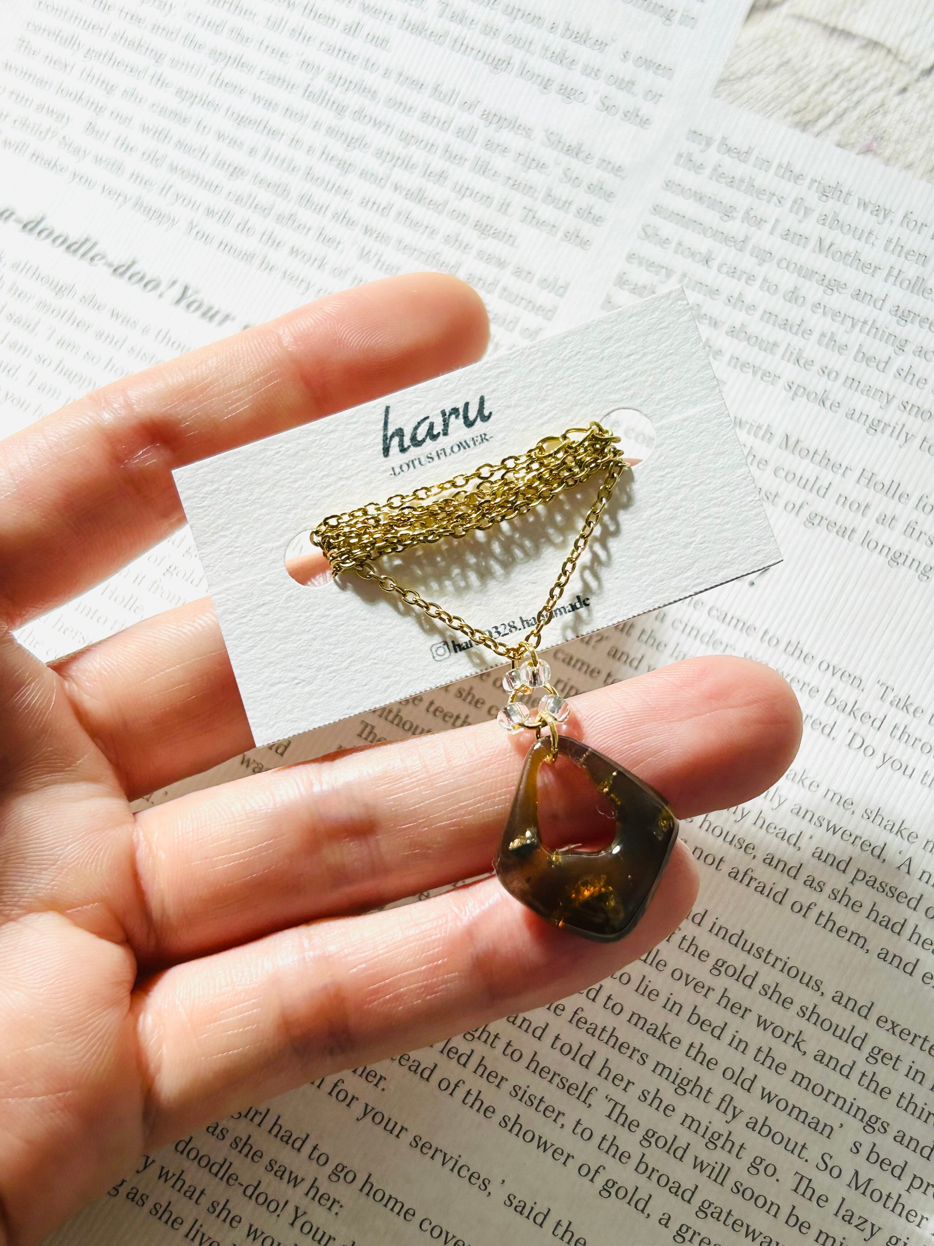 ブラウン×金箔 レジン ネックレス