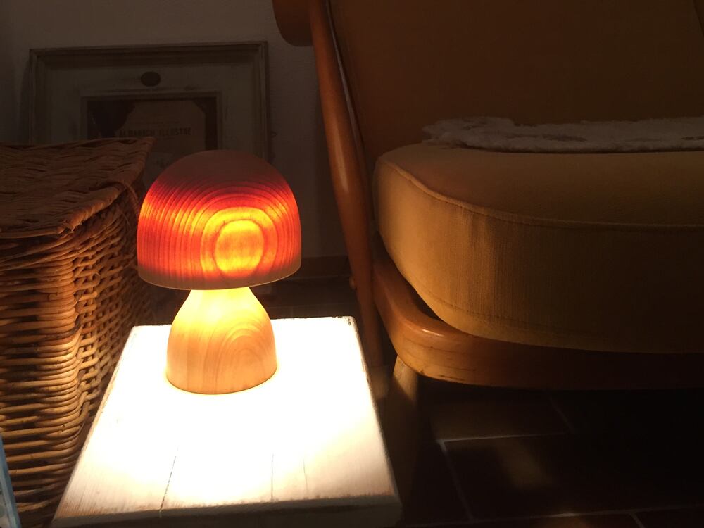 74％以上節約 Usubiki Light KINOKO スタンド ナチュラル 074-1 1