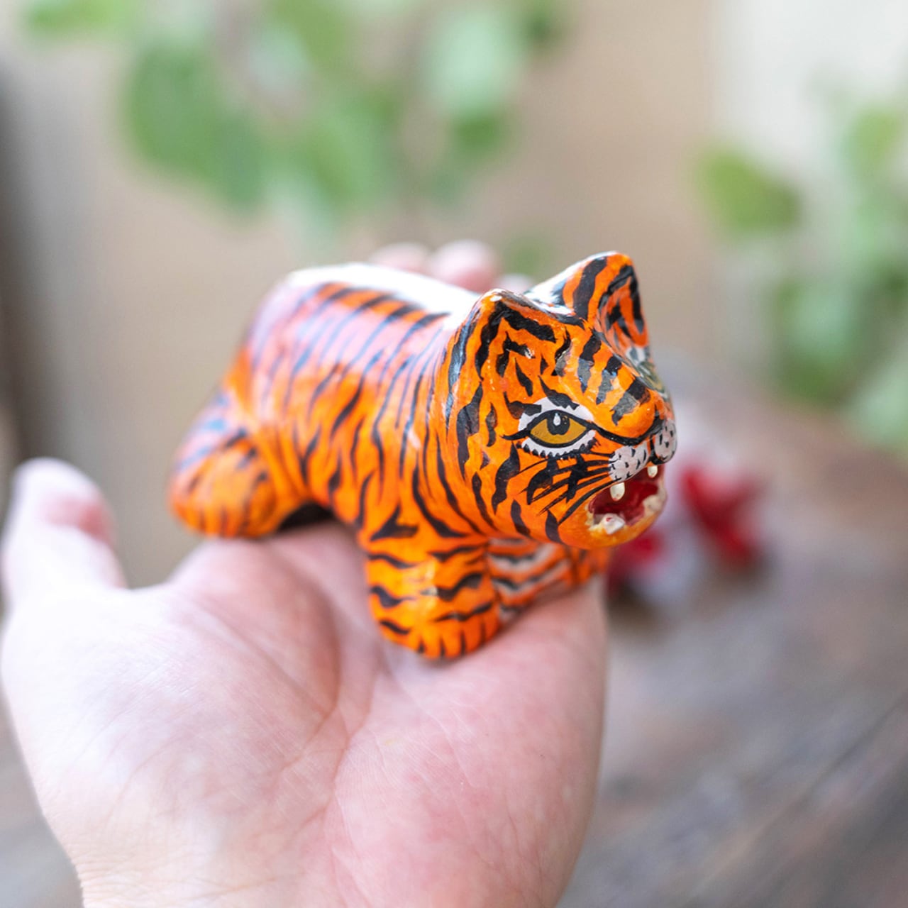 ペーパーマッシュ タイガー｜カシミール伝統工芸 手描き トラ置物 一点