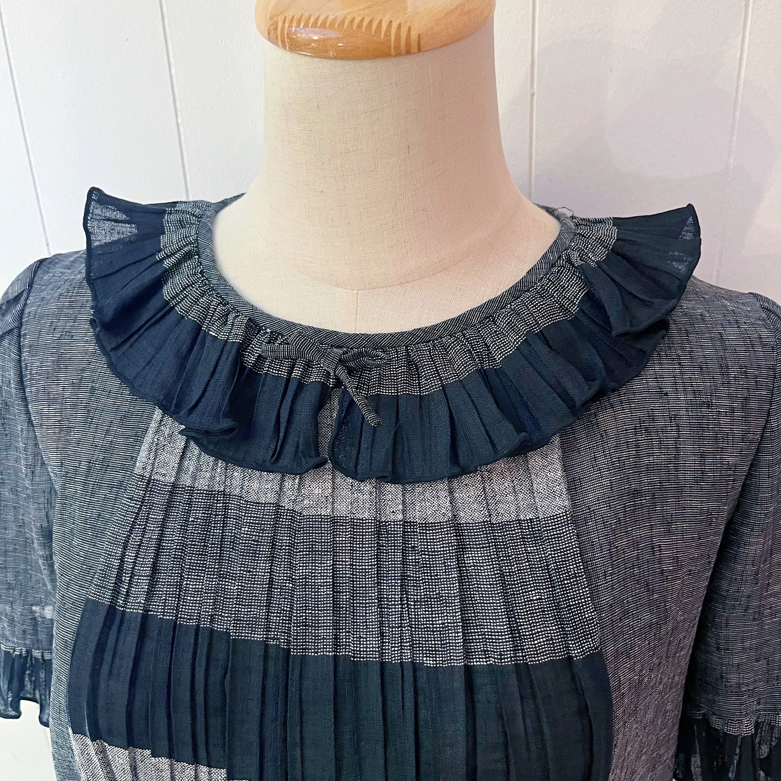 pleats collar monotone blouse