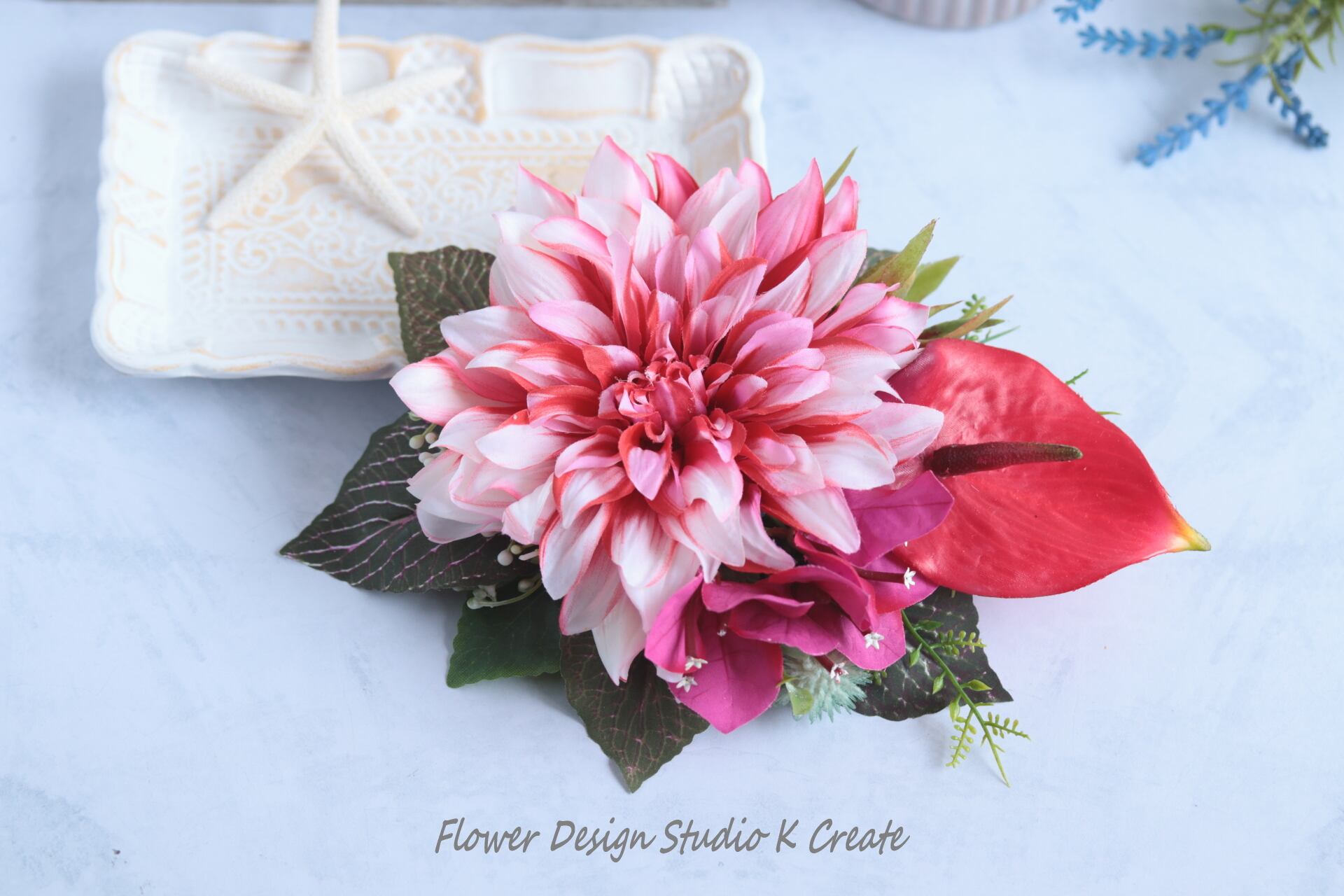 ボタニカルなアリッサムフラワーとボタンのヘアクリップ