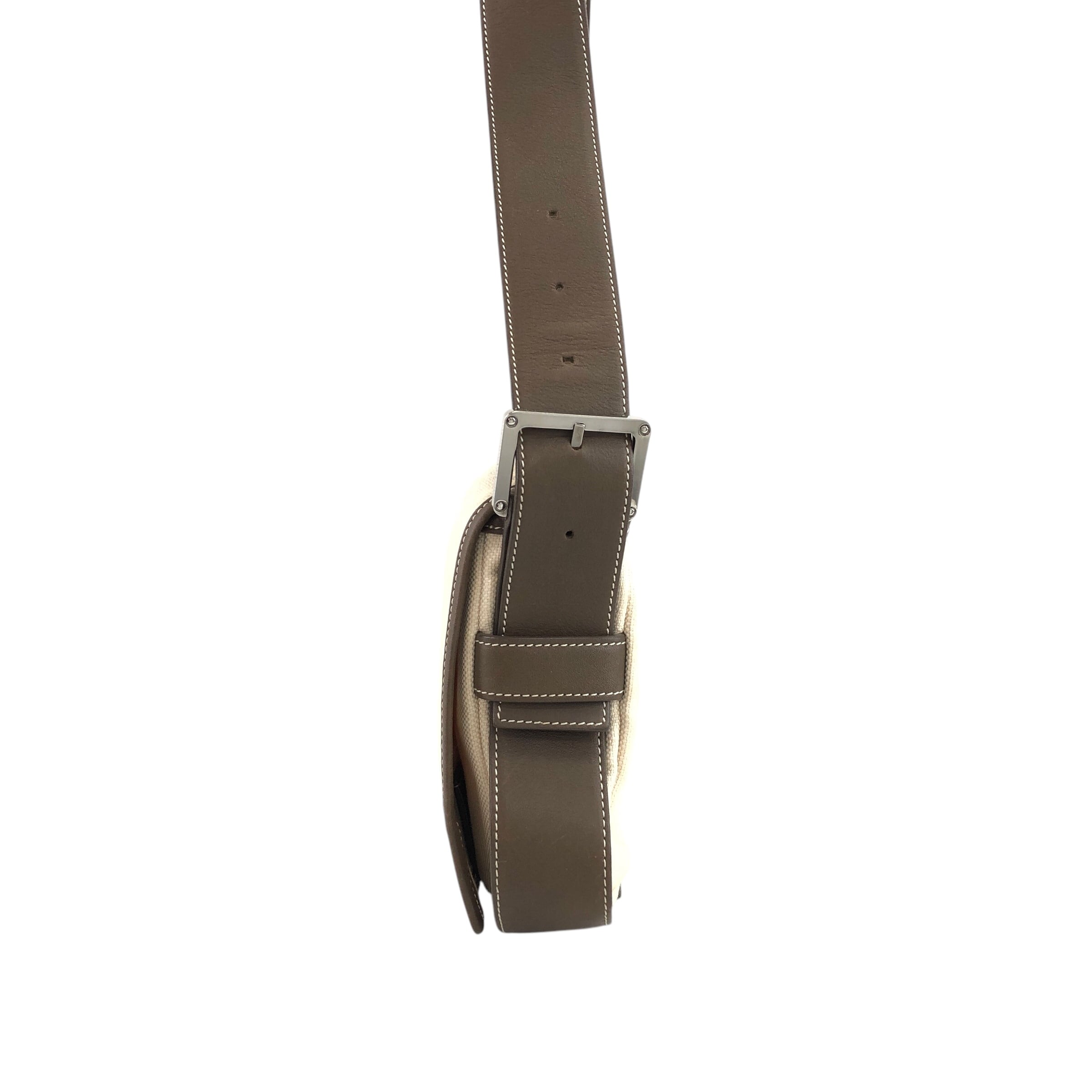 ★LOEWE ロエベ   ショルダーバッグ ベージュ アナグラム キャンバス ワンショルダーバッグ u8w446 LOEWE ロエベ ショルダーバッグ ベージュ アナグラム キャンバス ワン