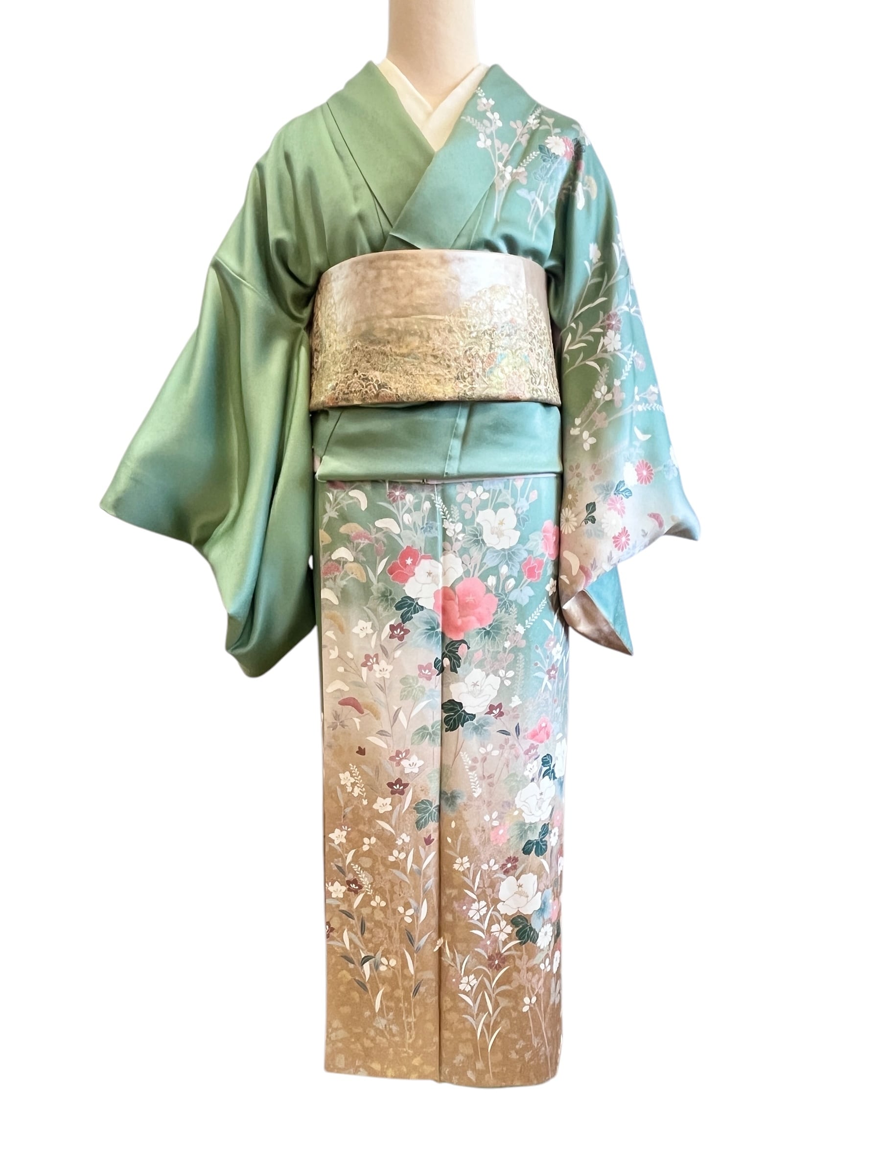 リサイクル着物と着物ジャケットLa遇 Used Kimono and Kimono Jackets Lagu