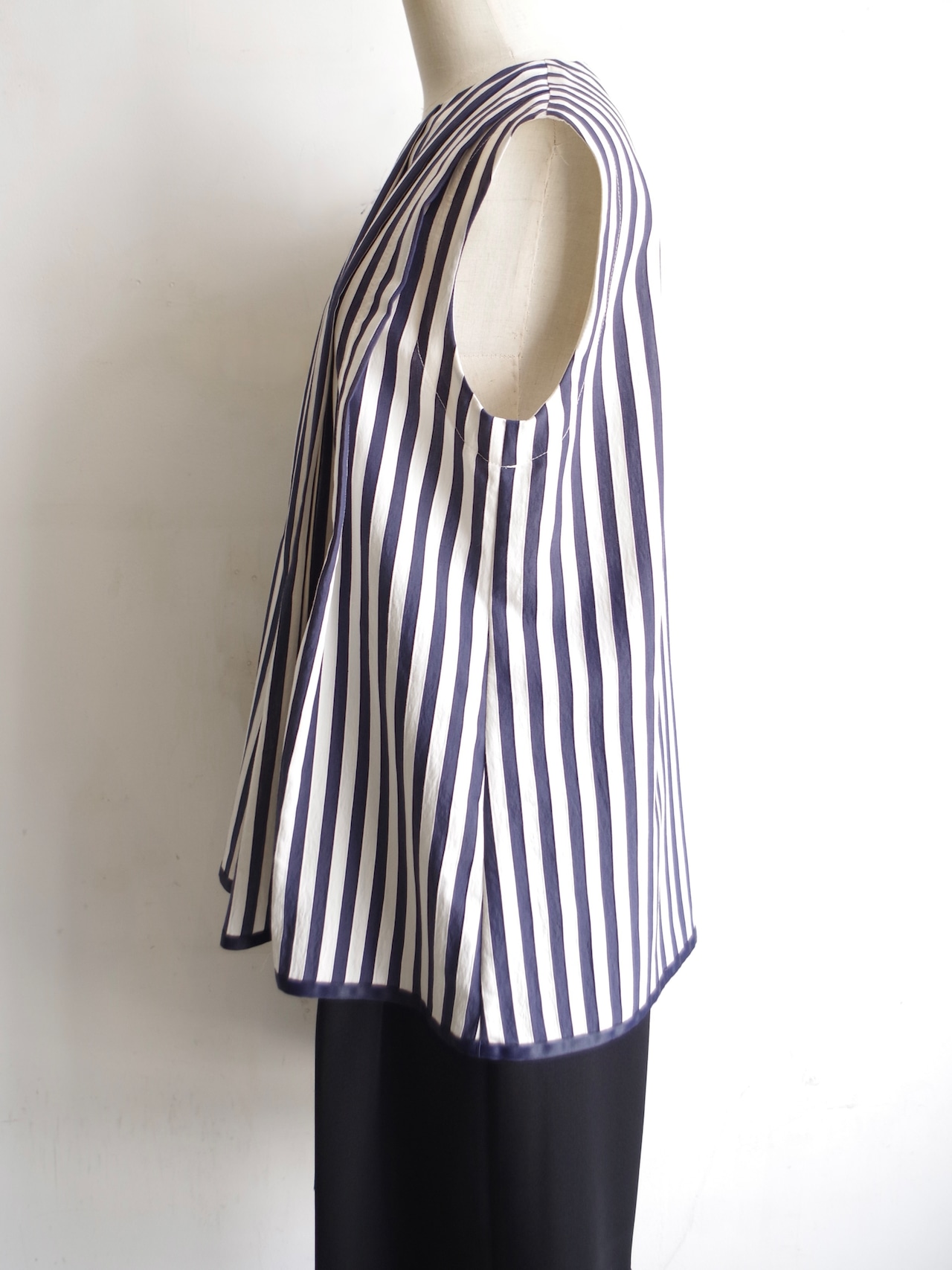 SINME ストライプタックノースリーブシャツ