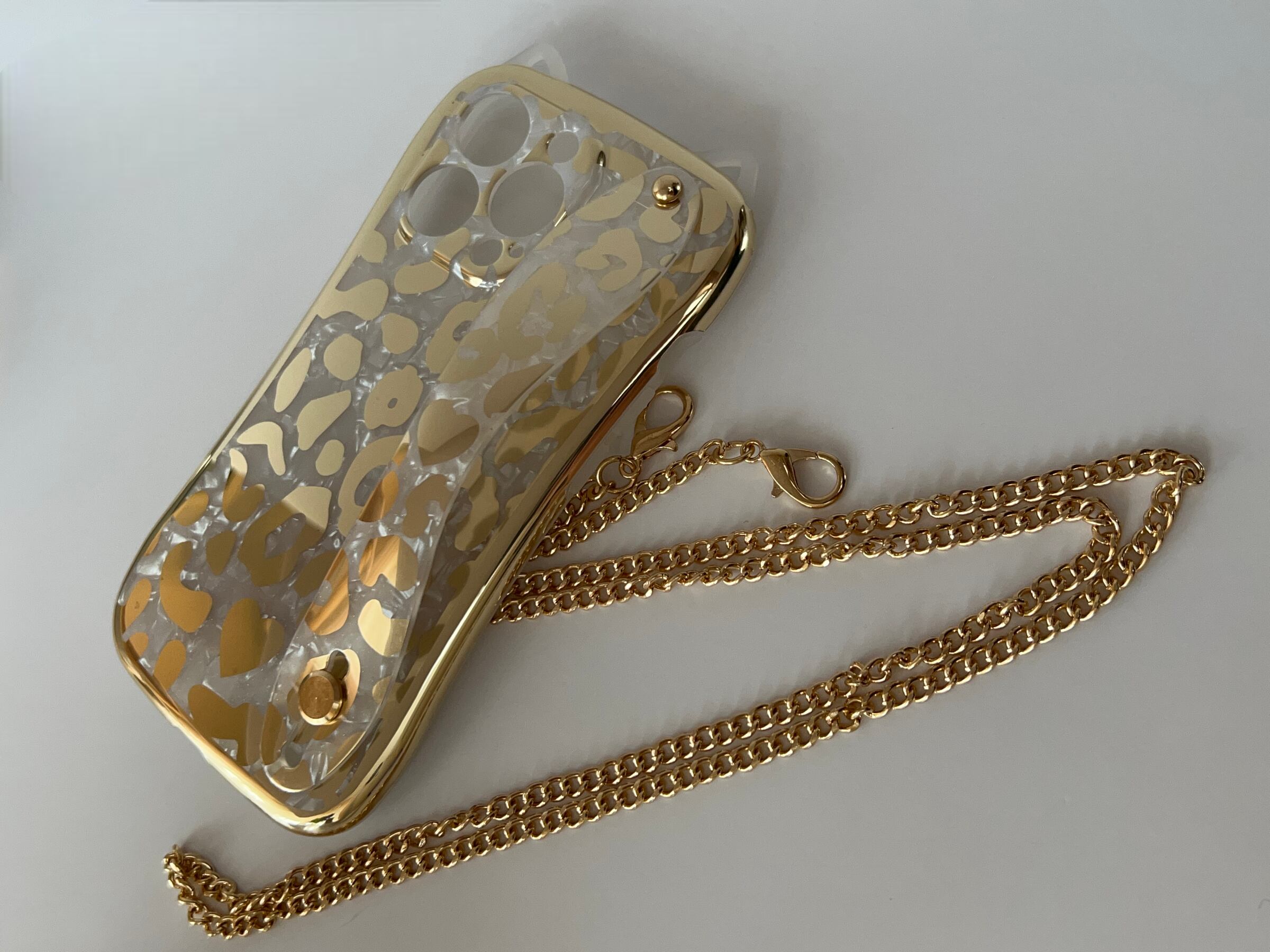 【チェーンショルダー付き】ネコ耳が可愛いヒョウ柄iPhoneケース