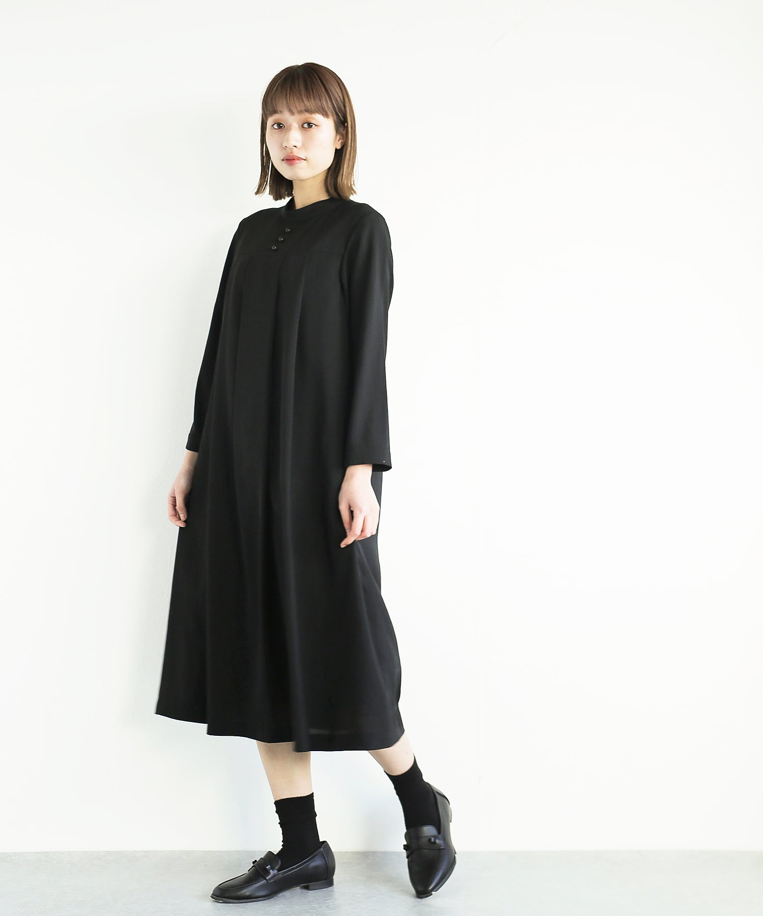 再入荷 洗濯機で洗える 喪服 礼服 Web限定 ブラックフォーマル ヨーク切り替えタックフレアーワンピース マタニティでも着用できます White Joola Online