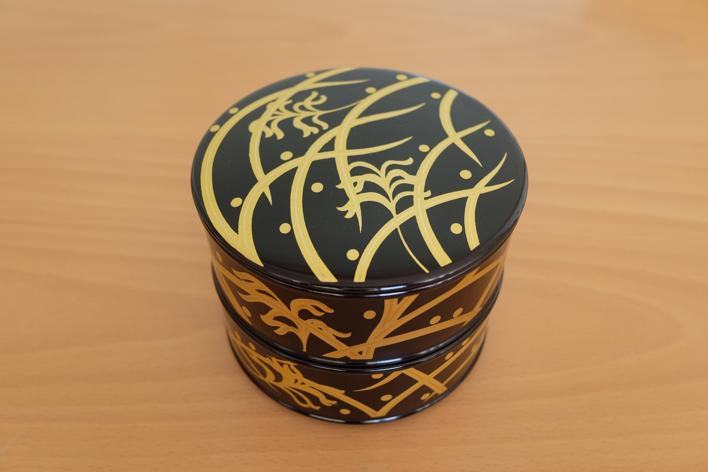 ベージュの小物入れ（パウダーパフ付き）資生堂 ベージュの小物入れ（パウダーパフ付き）資生堂 ベージュの小物入れ