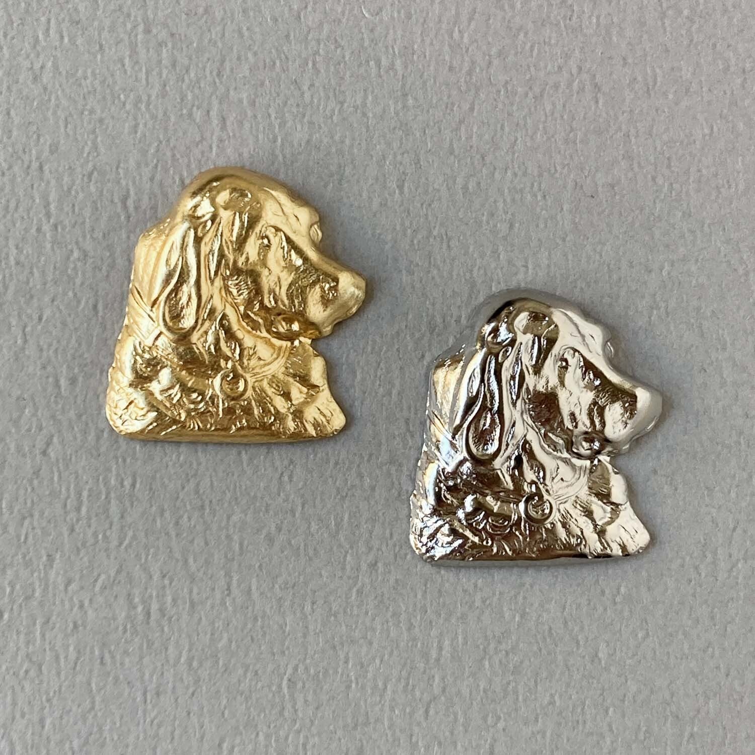 新色追加〉USA真鍮 垂れ耳犬の斜め顔プレート（22mm） | Dua