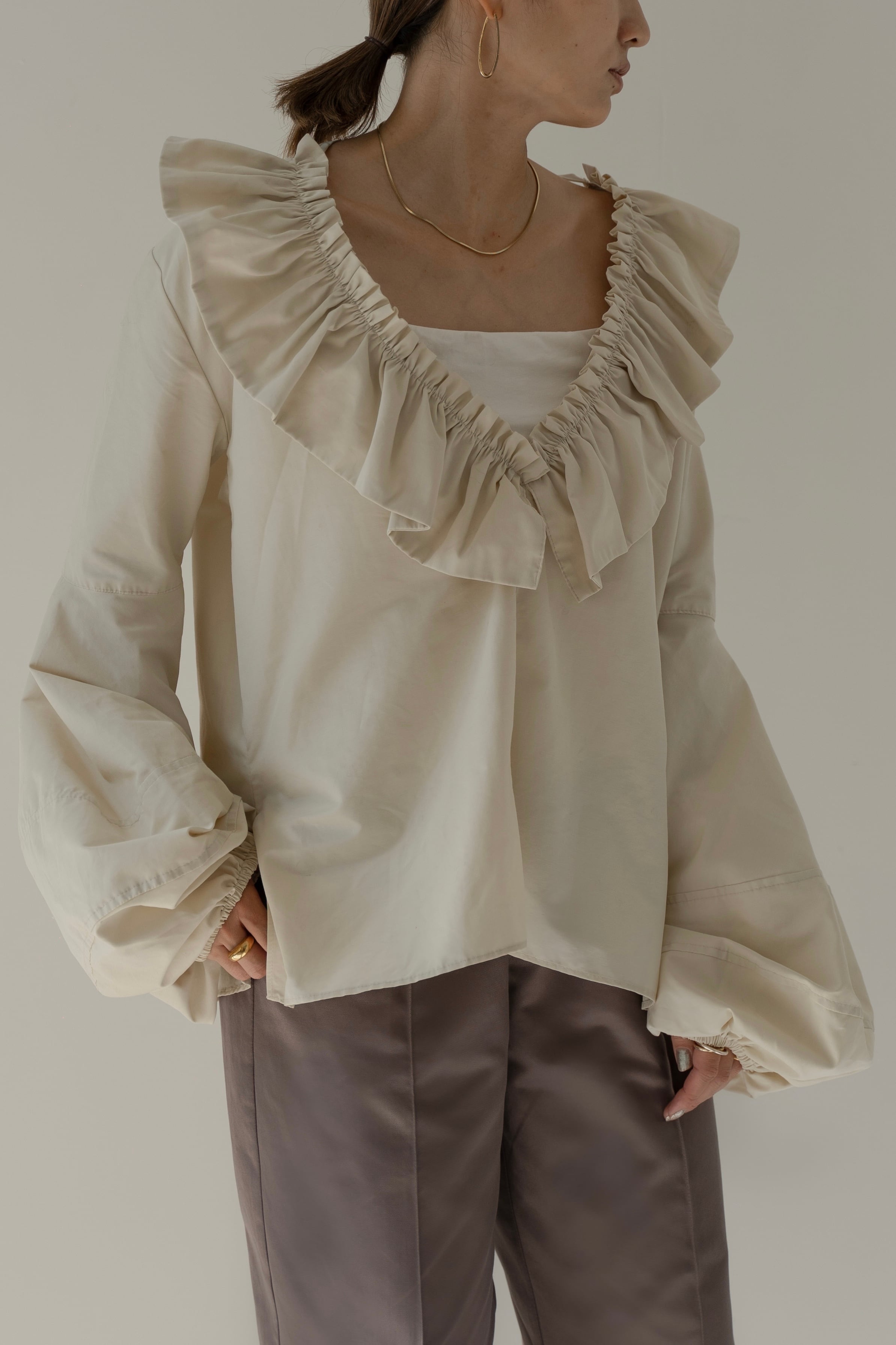 2WAY EMBROIDERY RUFFLE BLOUSE ブラック Ameri（アメリ）の「2WAY EMBROIDERY RUFFLE BLOUSE（シャツ/ブラウス