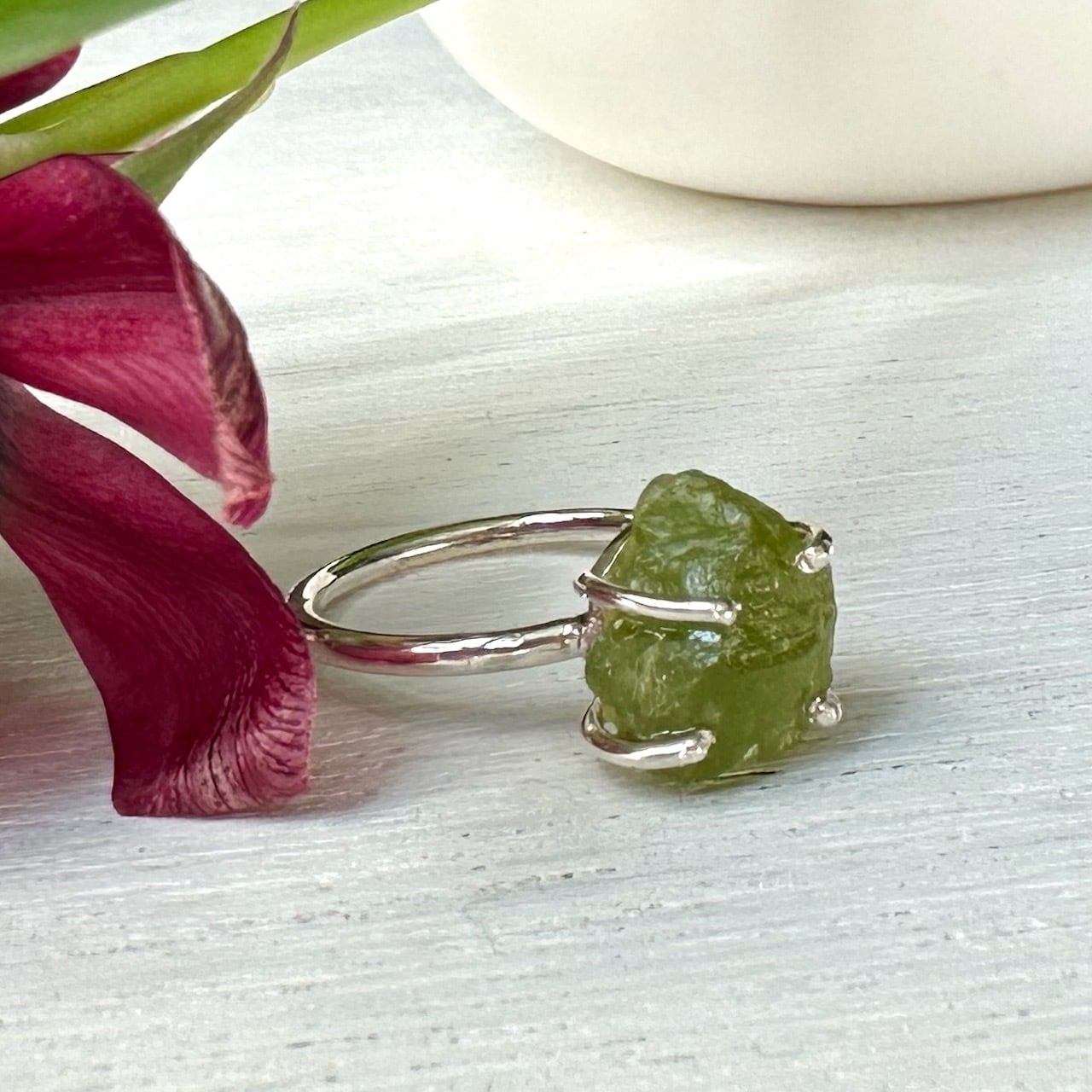 ペリドットラフカットシルバーリング 原石 11号 8月誕生石