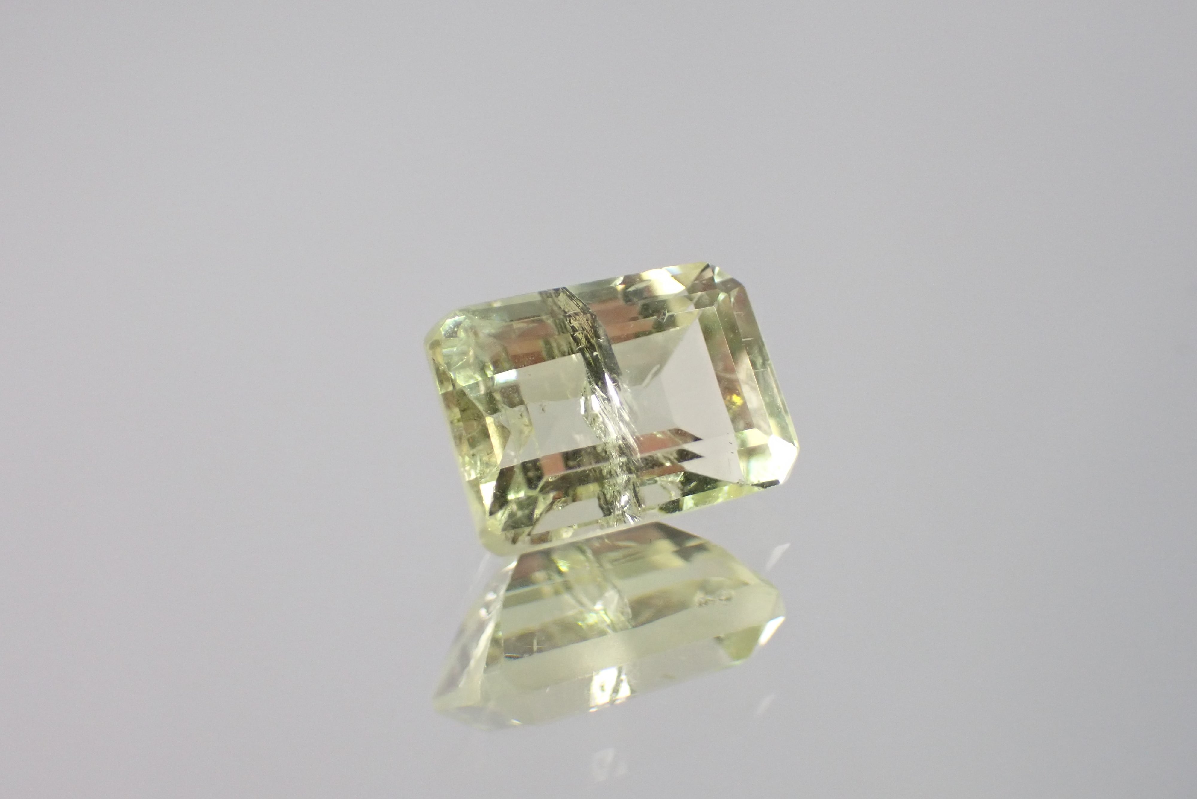 ヘリオドール(イエローベリル） 2.65ct [C12-351] | differencee