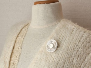 淡雪のビーズ刺繍ブローチ完成品