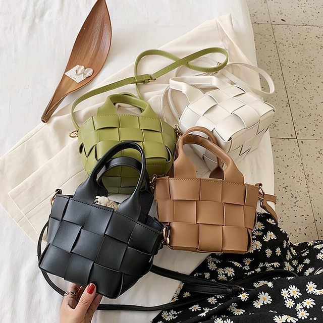 バッグ レディース 鞄 カバン かばん 4色 ショルダーバッグ ハンドバッグ ミニバッグ 斜め掛け 肩掛け 手持ち PU かわいい 大人可愛い きれいめ カジュアル 清楚 フェミニン おしゃれ お洒落 ナチュラル こなれ感 レトロ 抜け感 無地 学生 通学 デート お出かけ 女子会 カフェ巡り 送料無料 ホワイト 白 ブラック 黒 ブラウン 茶色 グリーン 春 夏 秋 冬 オールシーズン 10代 20代 30代 韓国 韓国系 普段使い ギフト プレゼント モテ トレンド 流行 インスタ映え