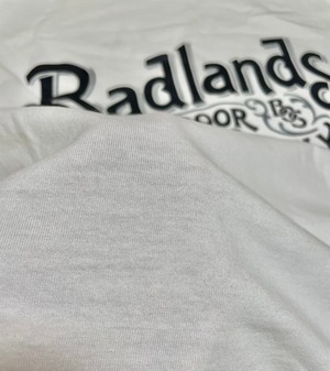 『Badlandsオリジナルロゴ入りオーガニックコットンTシャツ』