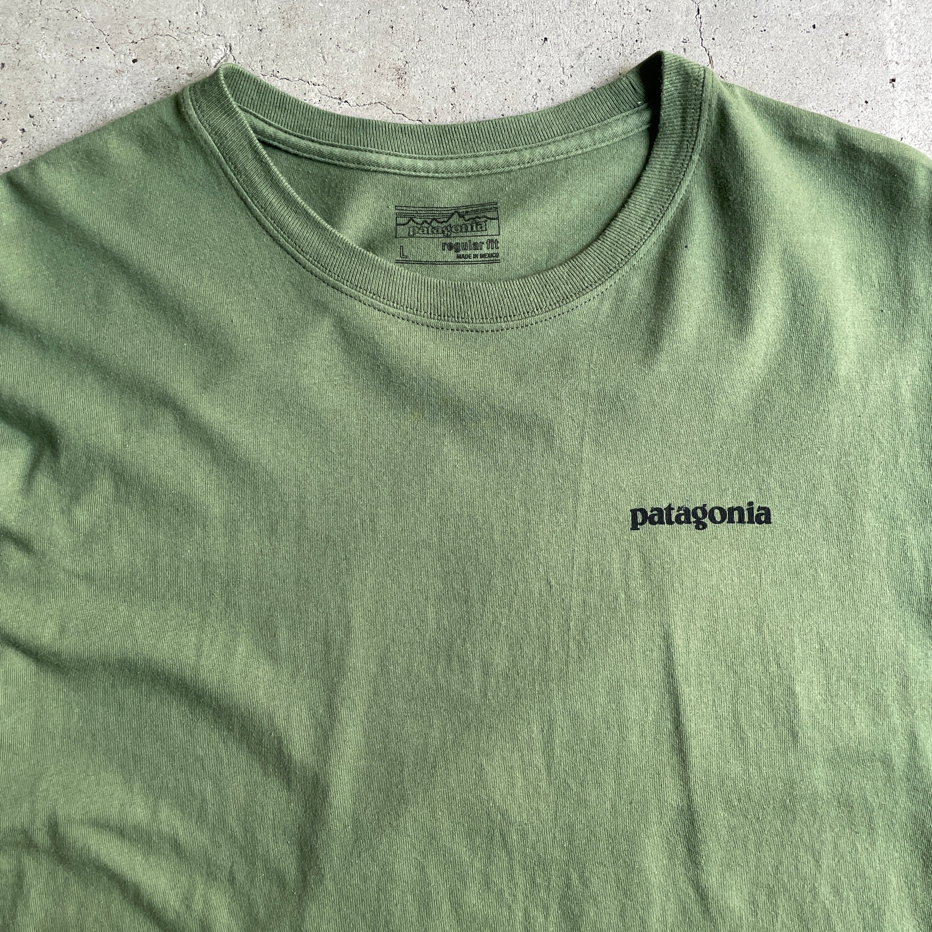 patagonia パタゴニア 胸ロゴ バックプリント オーガニックコットン Tシャツ メンズL 古着 Regular Fit カーキグリーン 緑【 Tシャツ】 cave 古着屋【公式】古着通販サイト