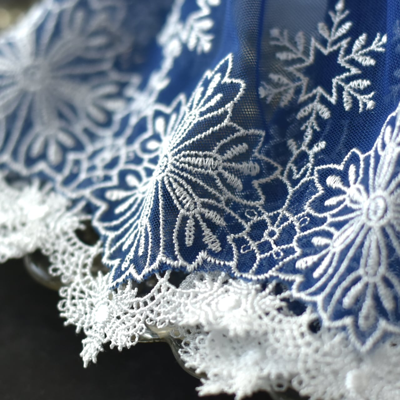 六花献上前夜譚｜雪の結晶が美しい白き薔薇と刺繍のジャボタイ2way