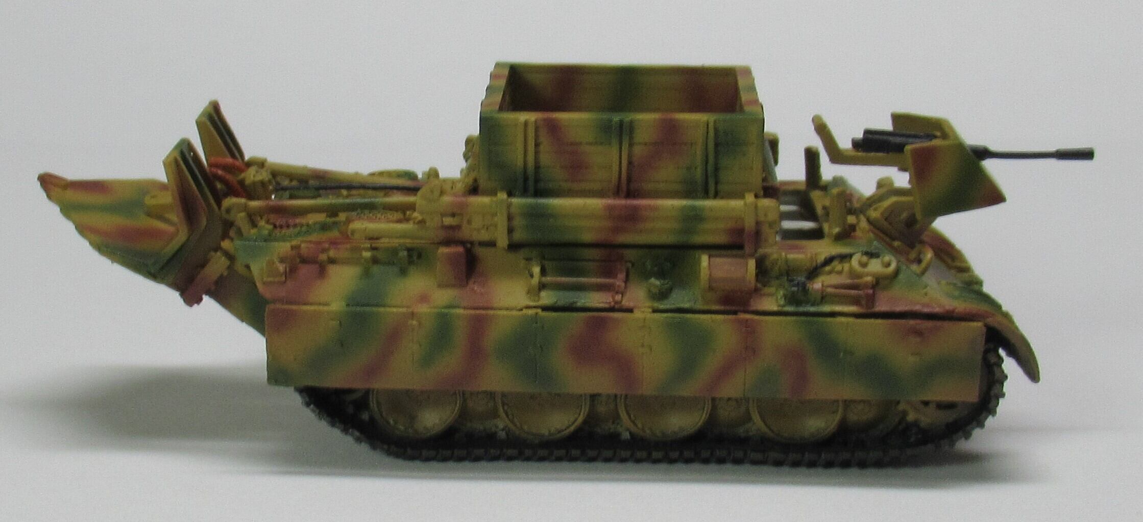 GP-2072 ドイツ ベルゲパンター D型 1/144スケール 塗装済み完成品