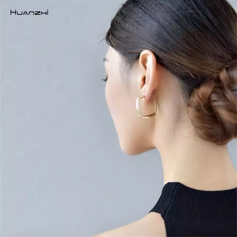 送料無料【予約商品】 (00909) ゴールド 結婚式 プレ花嫁 ピアス お洒落 ストーン